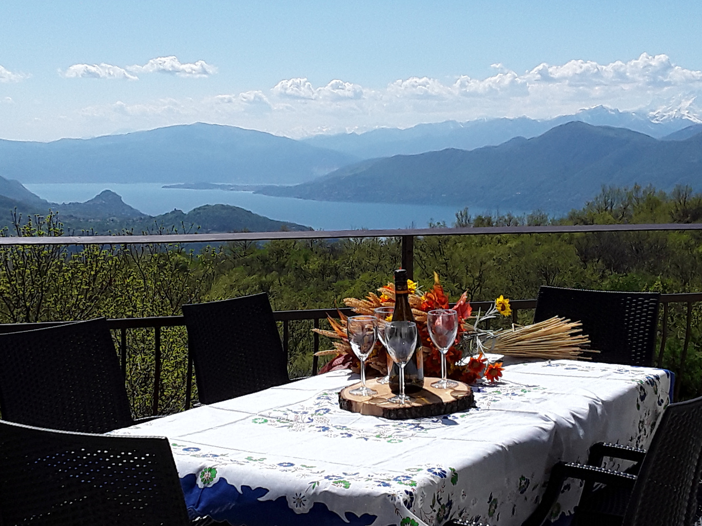 Ferienhaus mit umzäuntem Garten in Astano (Schweiz) und 3 Hunde erlaubt