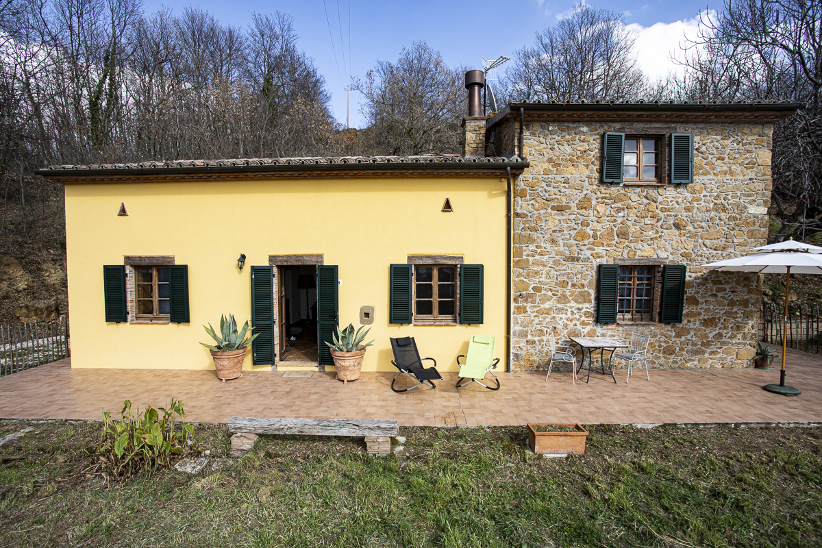 Ferienhaus mit umzäuntem Garten in Sorano (Italien) und 5 Hunde erlaubt